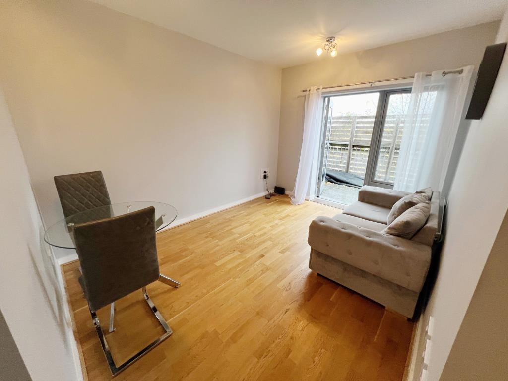 Lot: 114 - ONE-BEDROOM FLAT WITH BALCONY SITUATED IN CHADWELL HEATH. - Reception area